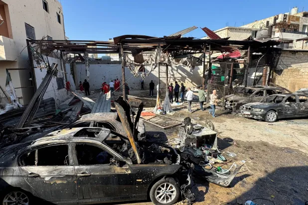 استهداف «عين الحلوة»... رسالة إسرائيلية للساحتين اللبنانية والفلسطينية