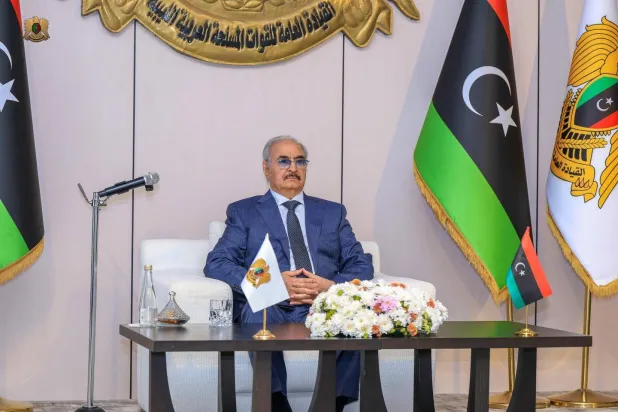 حفتر خلال لقائه أعيان وحكماء قبائل من مدن ومناطق الجبل الغربي وباطن الجبل الأربعاء (القيادة العامة)