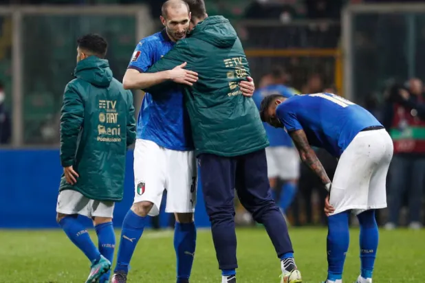  UEFA Qualifiers - Play-Off Semi Final - Italy v North Macedonia - Stadio Renzo Barbera, Palermo, Italy - March 24, 2022 Italy's Giorgio Chiellini with teammates after the match REUTERS/Guglielmo Mangiapane
