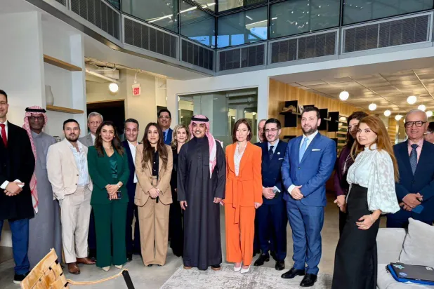 وزير الإعلام السعودي برفقة الرئيس التنفيذي لـ«SRMG» وصحافيي المجموعة بواشنطن