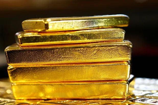 سبائك في مصنع فصل الذهب والفضة النمساوي «أويغوسا» في فيينا (رويترز)