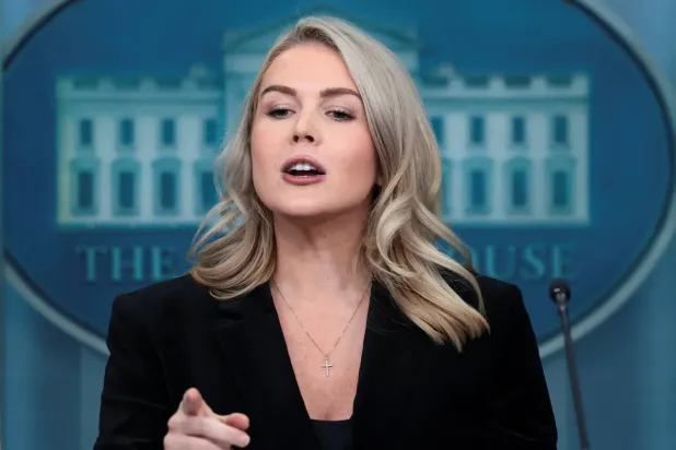 Beyaz Saray sözcüsü Caroline Leavitt basın toplantısında (Reuters)