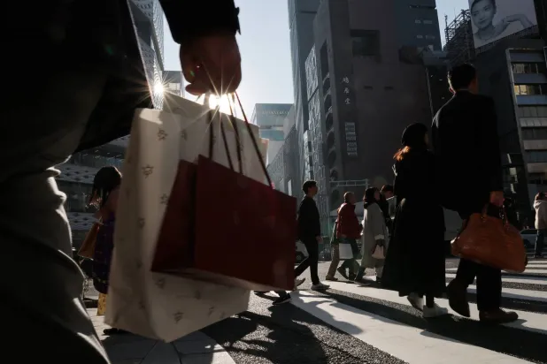 Pedestrians make their way through a shopping district in Tokyo, Japan November 21, 2025. REUTERS/Kim Kyung-Hoon