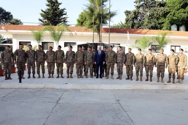 خلال زيارة رئيس الجمهورية العماد جوزيف عون قيادة قطاع جنوب الليطاني في ثكنة بنوا بركات في صور بجنوب لبنان... 21 نوفمبر 2025 (صفحة الرئاسة اللبنانية على إكس)