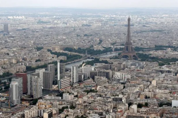 صورة عامة للعاصمة باريس (أرشيفية - رويترز)