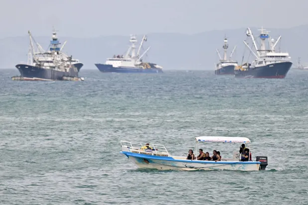 قرار المحكمة يمهد لعودة سفن الصيد الأوروبية إلى المياه المغربية بعد مرور أكثر من عام على إلغاء الاتفاقين التجاري والبحري بين الاتحاد الأوروبي والرباط (أ.ف.ب)
