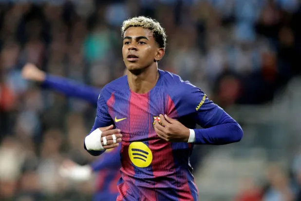 جناح برشلونة لامين جمال (رويترز)