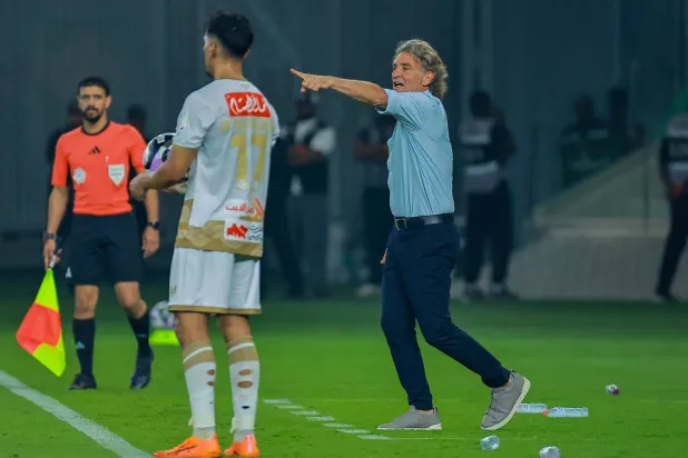 الأوروغوياني دانيال كارينيو مدرب فريق الرياض (تصوير: محمد المانع)