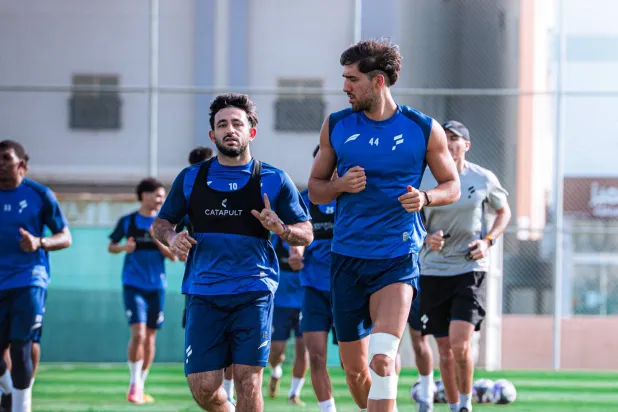 من تدريبات الفتح استعدادا للمباراة (موقع النادي)