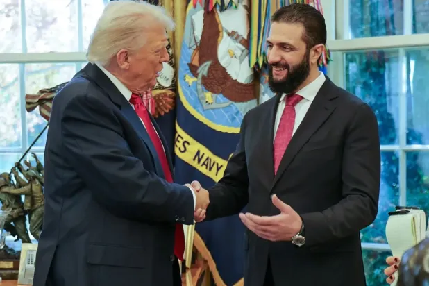 ABD Başkanı Donald Trump ve Ahmed eş-Şara Beyaz Saray'da, (AFP)