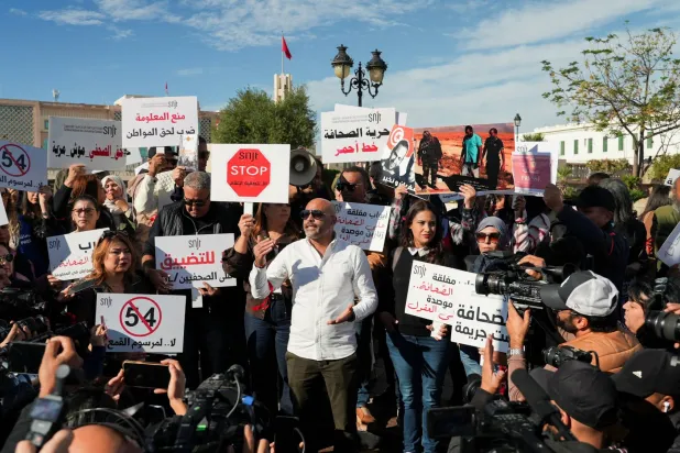 جانب من مظاهرة التونسيين للمطالبة بهامش أكبر من الحريات والعدالة الاجتماعية «رويترز»