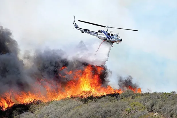 صورة نشرها التلفزيون الرسمي الإيراني من عمليات إخماد الحريق في غابات شمال البلاد