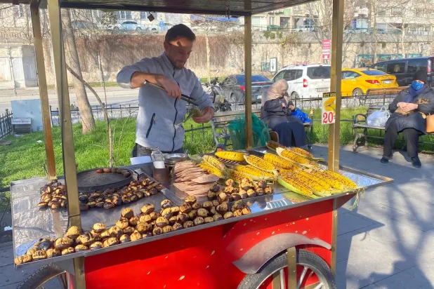 من أكلات الخريف في اسطنبول (شاترستوك)