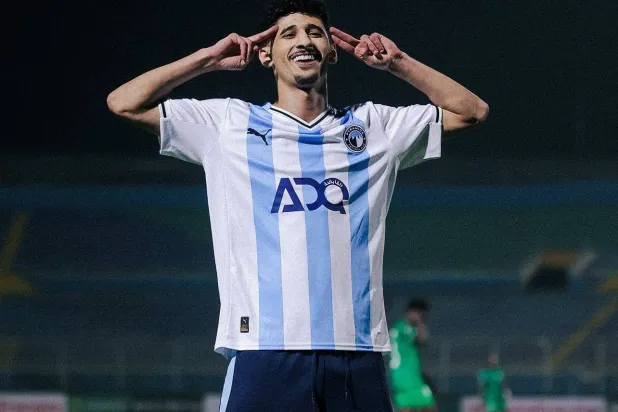 أحمد عاطف محتفلاً بأحد أهدافه (نادي بيراميدز)