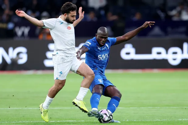 من المواجهة التي جمعت الهلال بالفتح في الدوري السعودي (تصوير: مشعل القدير)