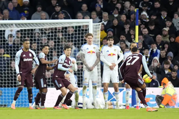 مورغان رودجرز يحرز هدفه الثاني الرائع لفيلا في مرمى ليدز (د.ب.أ)