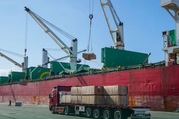 تتولى «الهيئة العامة للمنافذ والجمارك» السورية إدارة وتنظيم العمل في جميع المنافذ البرية والبحرية (الهيئة العامة للمنافذ والجمارك السورية عبر منصة «إكس»)