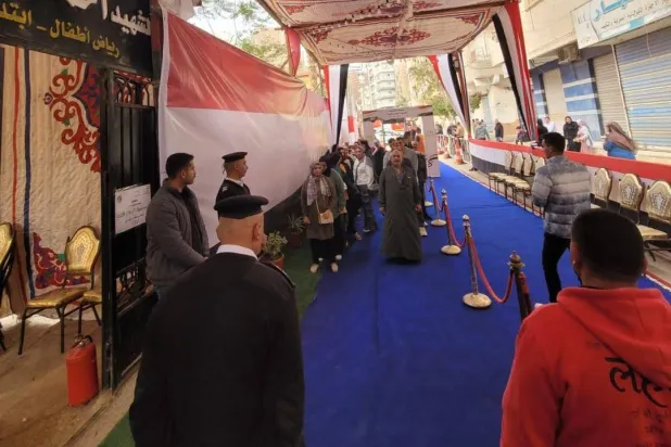 مدخل لجنة انتخابية في مدينة فاقوس بمحافظة الشرقية (تنسيقية شباب الأحزاب - فيسبوك)