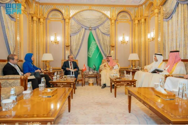 الاجتماع بين وزير الصناعة والثروة المعدنية السعودي بندر الخريّف ووزير الاقتصاد والتخطيط التونسي سمير عبد الحفيظ (واس)