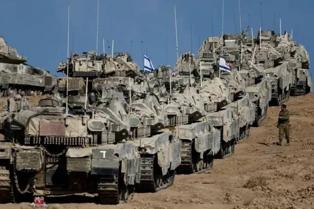 آليات إسرائيلية عند مشارف غزة (أرشيفية)