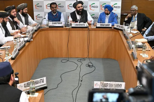 وزير الخارجية الأفغاني مولوي أمير خان متقي خلال لقائه مع ممثلي الأفغان السيخ يوم 13 أكتوبر 2025 (متداولة)