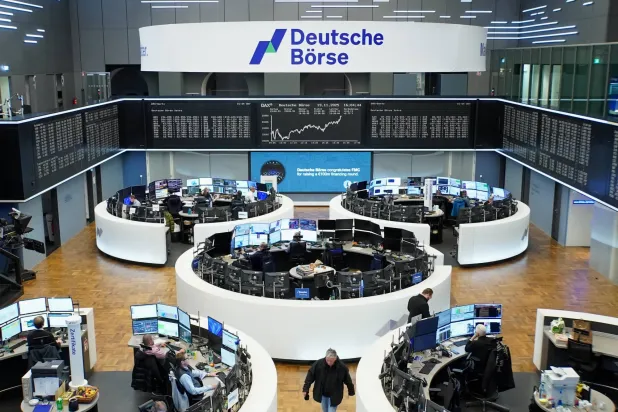 رسم بياني لمؤشر أسعار الأسهم الألماني «داكس» في بورصة فرانكفورت (رويترز)