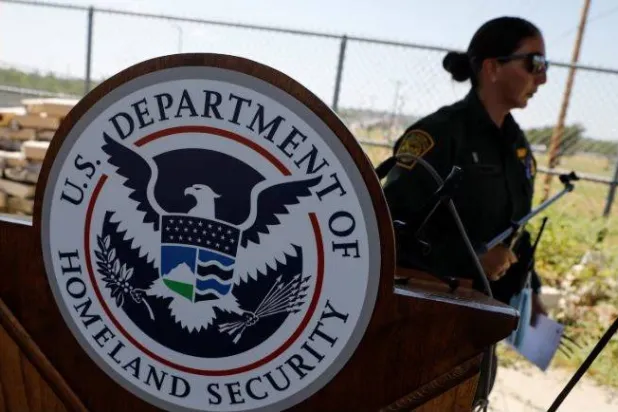 شعار وزارة الأمن الداخلي الأميركية (رويترز)