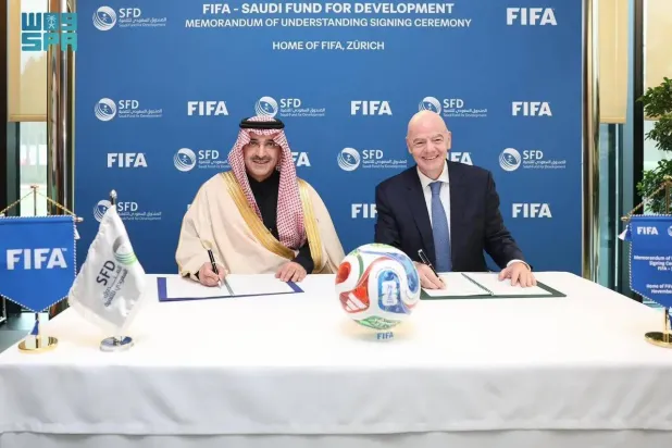 CEO of the Saudi Fund for Development (SFD) Sultan bin Abdulrahman Al-Marshad and FIFA President Gianni Infantino during the signing ceremony. (SPA)