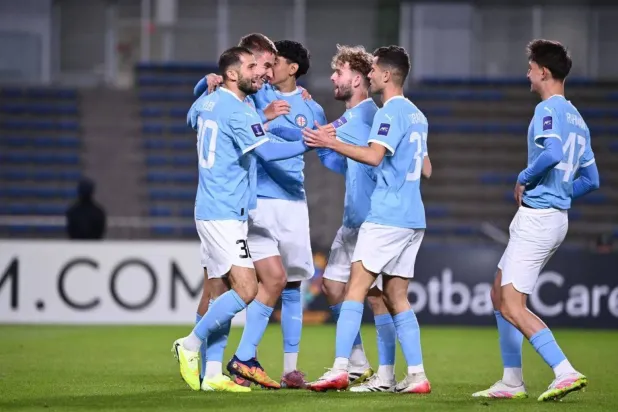  نادي ملبورن سيتي الأسترالي (الشرق الأوسط)