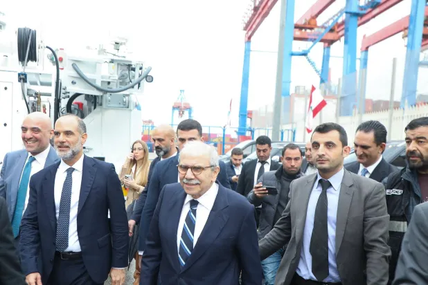 رئيس الحكومة نواف سلام متجولاً في مرفأ بيروت (رئاسة الحكومة)