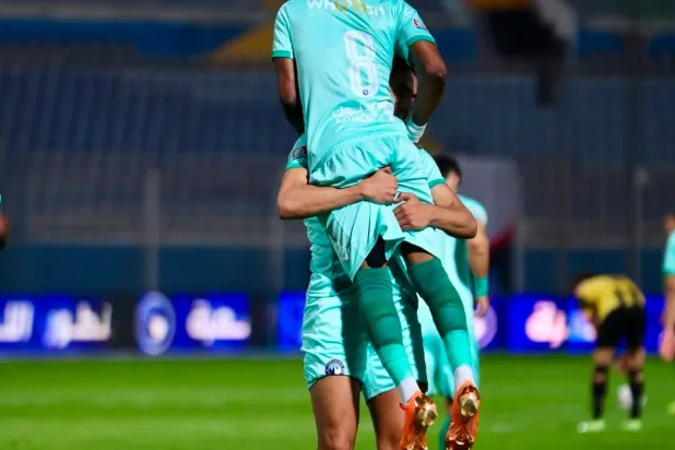 فرحة لاعبي بيراميدز بالهدف الثاني في مرمى المقاولون العرب (نادي بيراميدز)