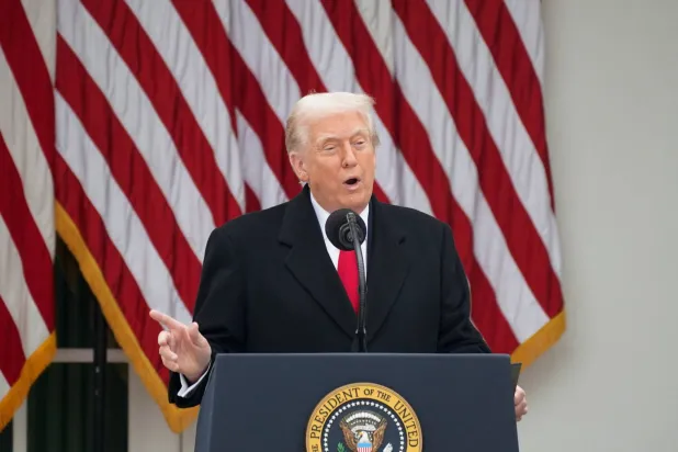 الرئيس الأميركي دونالد ترمب يتحدث من البيت الأبيض في واشنطن (رويترز)