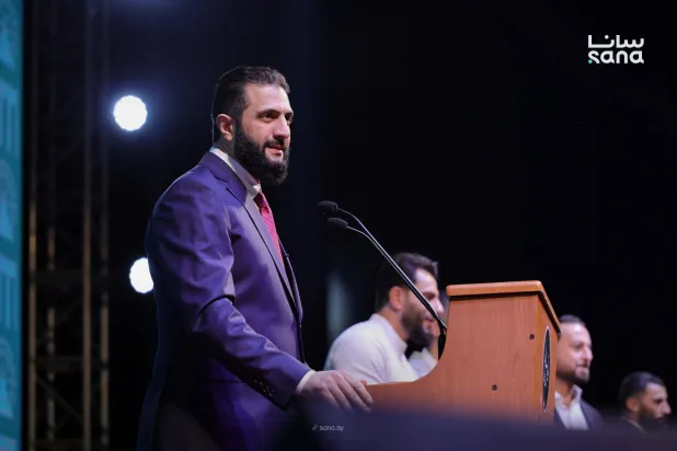 الشرع خلال إلقائه كلمته (سانا)