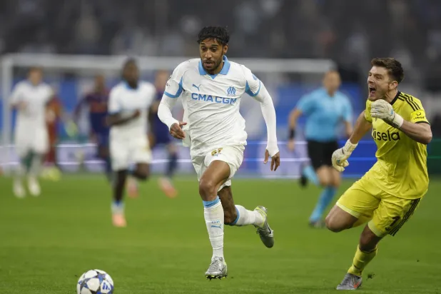 الغابوني بيير إيمريك أوباميانغ قاد مرسيليا للفوز على نيوكاسل (إ.ب.أ)