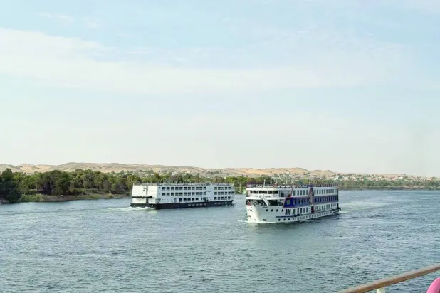 
تبحر السفن شمالاً وجنوباً بين الأقصر وأسوان (الشرق الأوسط)