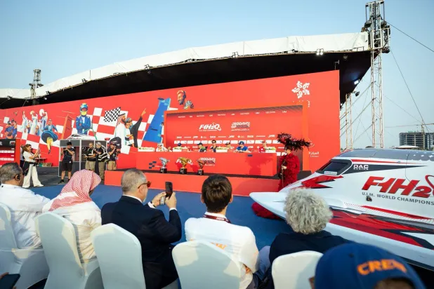 من المؤتمر الصحافي الذي أقيم على واجهة أبحر الشمالية في جدة (الشرق الأوسط)