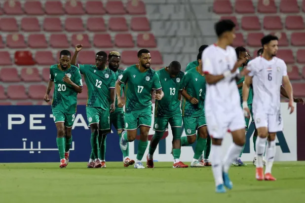 لاعبو جزر القمر يحتفلون بهدف التعادل (الشرق الأوسط)