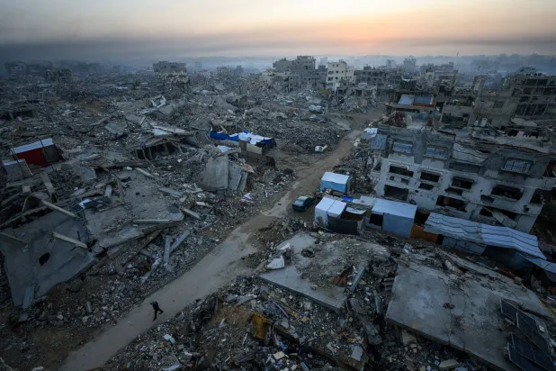 جانب من الدمار جراء الغارات الإسرائيلية على قطاع غزة (رويترز)