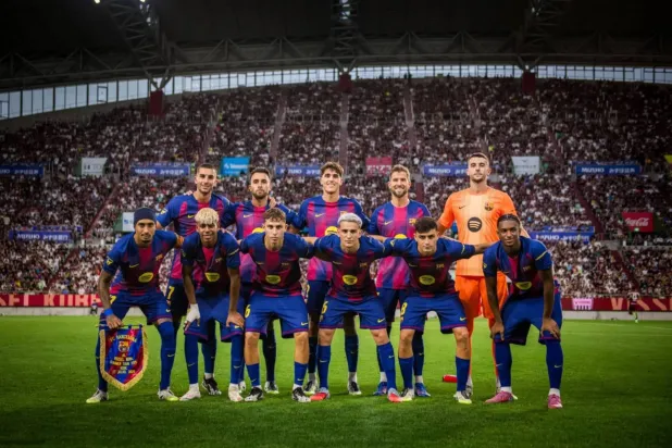 يتطلع فريق برشلونة الإسباني لكرة القدم إلى اعتلاء صدارة الدوري الإسباني (الشرق الأوسط)