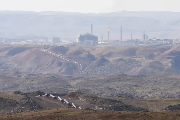 حقل «كورمور» للغاز بعد هجوم صاروخي بالقرب من جمجمال في محافظة السليمانية (رويترز)