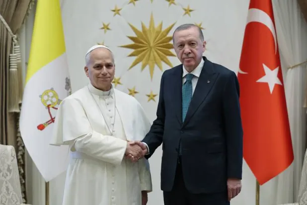 الرئيس التركي إردوغان خلال استقباله البابا ليو في أنقرة (الرئاسة التركية)