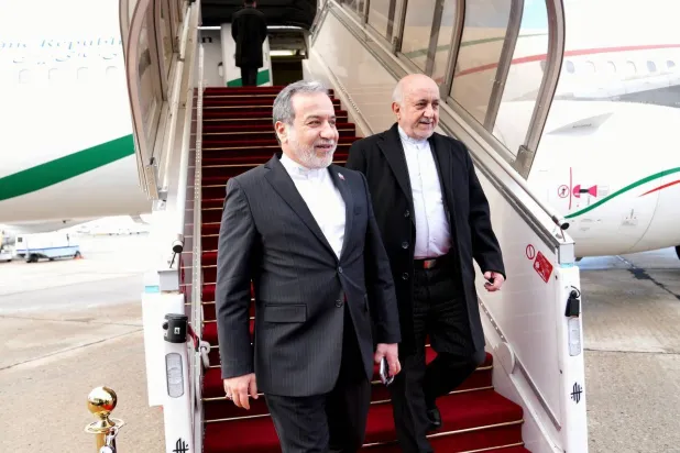 عراقجي يصل إلى باريس للقاء نظيره الفرنسي صباح الأربعاء (الخارجية الإيرانية)