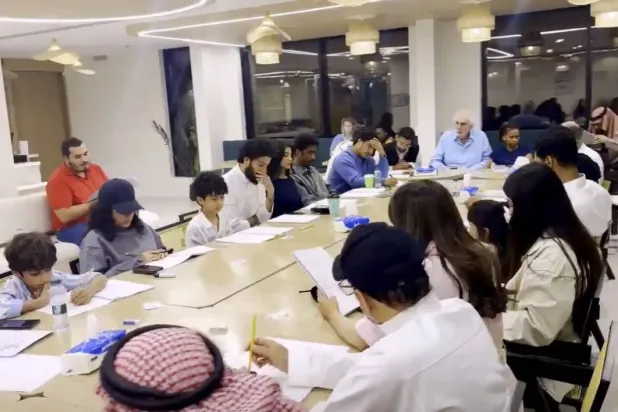 من ورشة القراءة الخاصة بفيلم مكافحة المخدرات «العيون الساهرة» مع المخرج العالمي فيليب نويس (حساب تركي آل الشيخ على منصة إكس)