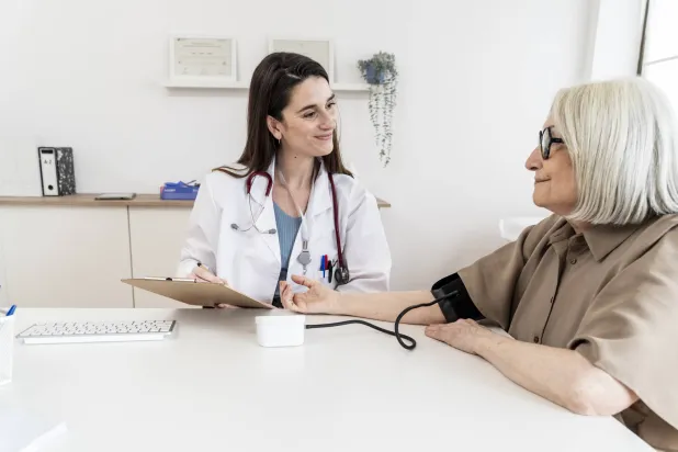 استشارات: اختلاف ضغط الدم بين المنزل والعيادة