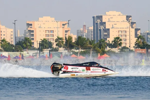 من مرحلة التجارب الحرة لبطولة العالم للزوارق السريعة في جدة (تصوير: علي خمج)