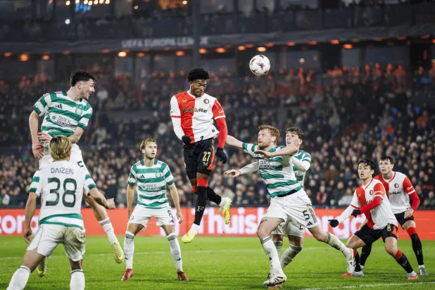 من مباراة سلتيك الاسكتلندي وفينورد الهولندي (إ.ب.أ)