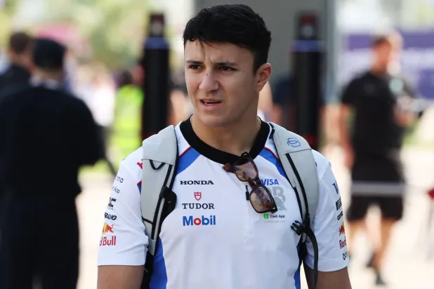 السائق الشاب الفرنسي إسحاق حجار (رويترز)