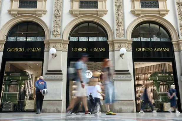 People walk past a Giorgio Armani store in Galleria Vittorio Emanuele II in Milan, Italy, September 5, 2025. REUTERS/Gonzalo Fuentes Purchase Licensing Rights