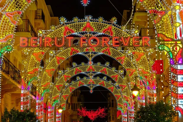 أسواق بيروت تتزيَّن في مناسبة عيد الميلاد (الشرق الأوسط)