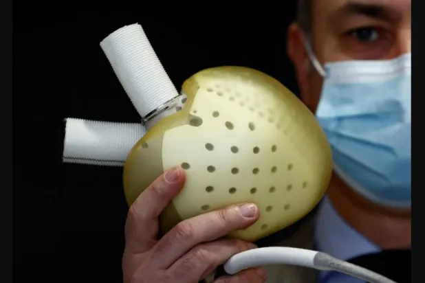 الإفراط في شرب الكحول يرتبط باضطراب نظم القلب (رويترز)